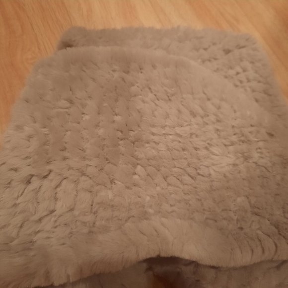 NWT Faux Fur Infinity Scarf JOCELYN in Light Grey - One size - Picture 4 of 4